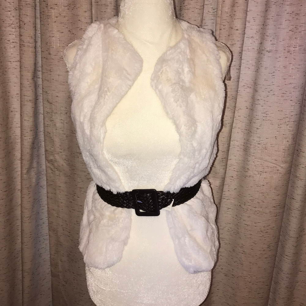 ⚜️ Beautees Faux Fur Vest-Detachable Belt (SIZE M)